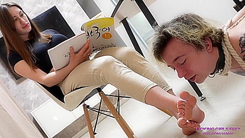 Dunkelhaarige Babe stöhnt Ja Ja in atemberaubendem 4K 60fps