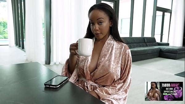 Luscious Ebony MILF Mom Craves Hard Fuck – Lili Starfire