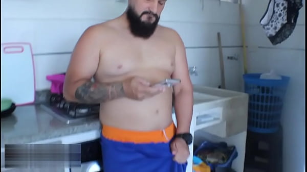 Me encanta masturbarme y oler las pantys de mi madrastra hasta que me descubre y me hace mi sueño realidad de follarla y penetrarle mi gran polla – Porno En Español