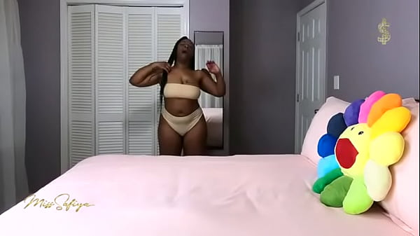 Beach Bunny – Custom – 4K