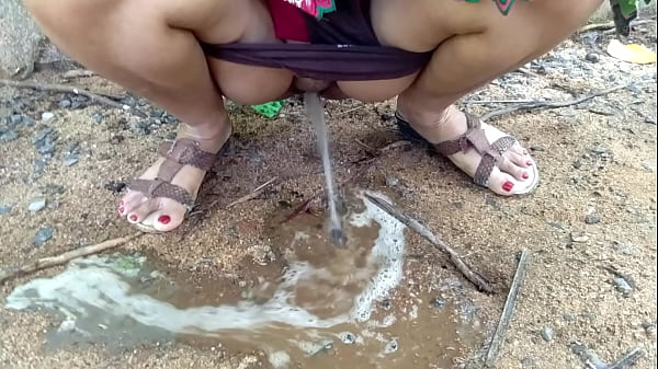 Desi Indian Bhabhi Outdoor Public Pissing Video Compilation