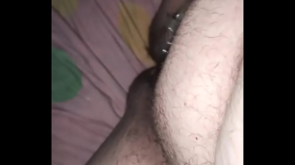 Gorda dándose con la correa