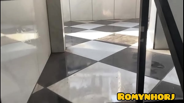 SUBIR NA LAJE DA VIZINHA ELA COLOCANDO ROUPA NA CORDA BOTEI TUDO NELA NA PELE GOZEI MUITO, (VIDEO COMPLETO NO RED)