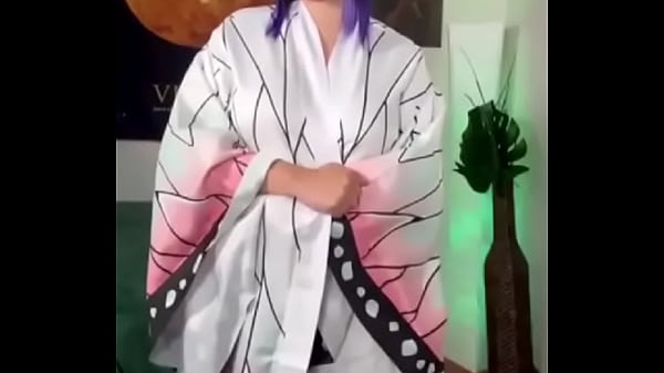 Alguna que quiera hacer cosplay que le compre trajes para que los modele?