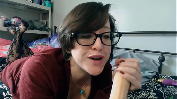 Attractive MILF Marta Shadow has an orgasms