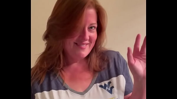BIG TITS REDHEAD MILF SHAKES ‘EM