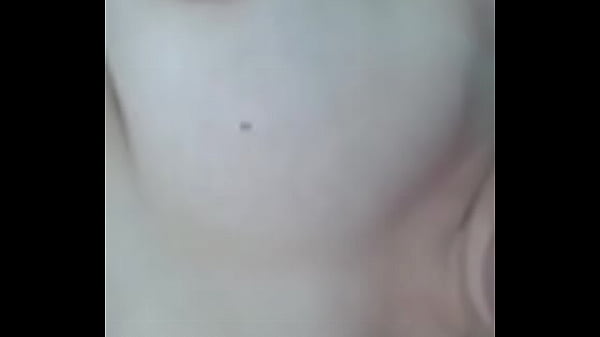 Colombiana tocandose