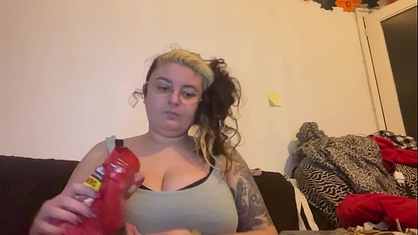 GIANT TITS IGONRE YOU