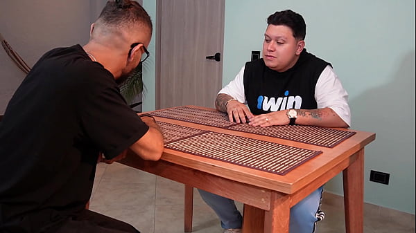 Mi jefe se folla a mi mujer para darme un aumento