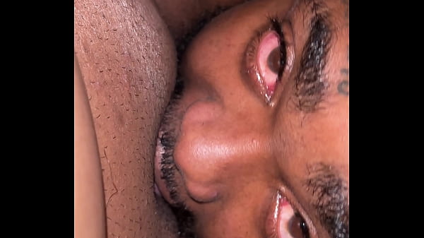 Pussy mouth Eatting coochie off the Bone