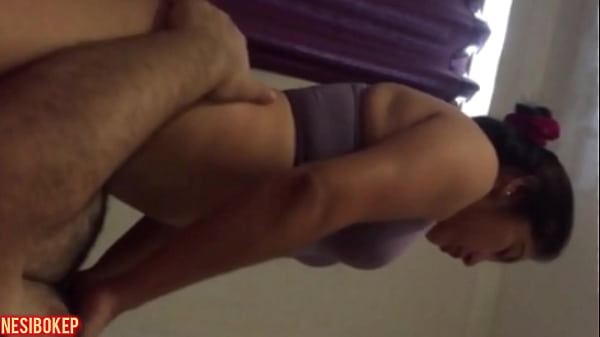 Crot dimulut istri tetangga yang hyper