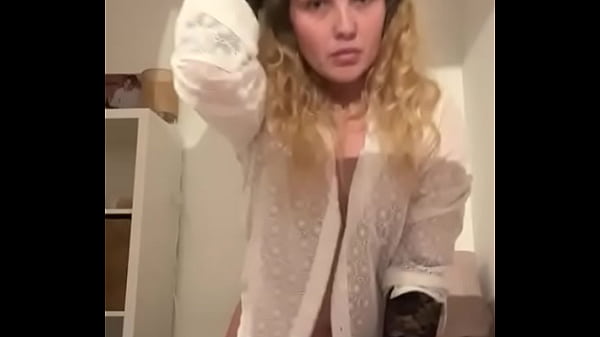Sexy cece with a dildo