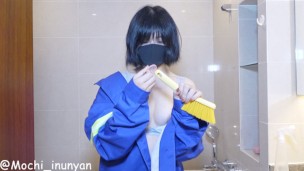 Chinese Sanitation Worker’s Uniform Orgy: Objects Penetrate Her Body at Work