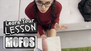 Andreina DeLuxe’s Multitasking Masturbation