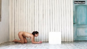 Kim Nadara’s Leg Spread – Naked Gymnast’s Flexible Display