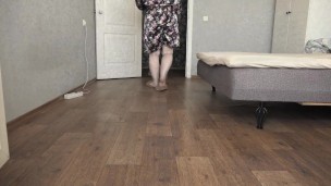 Mature BBW MILF’s Saggy Tits Jiggle as She Cleans – Watch Her Wash Those Curves