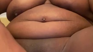 Curvy Girl Plays With Her Vibrator – Toying Her Wet Pussy